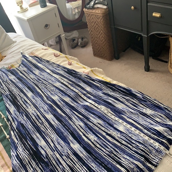 Cupcakes and Cashmere extra long maxi dress - Picture 8 of 14